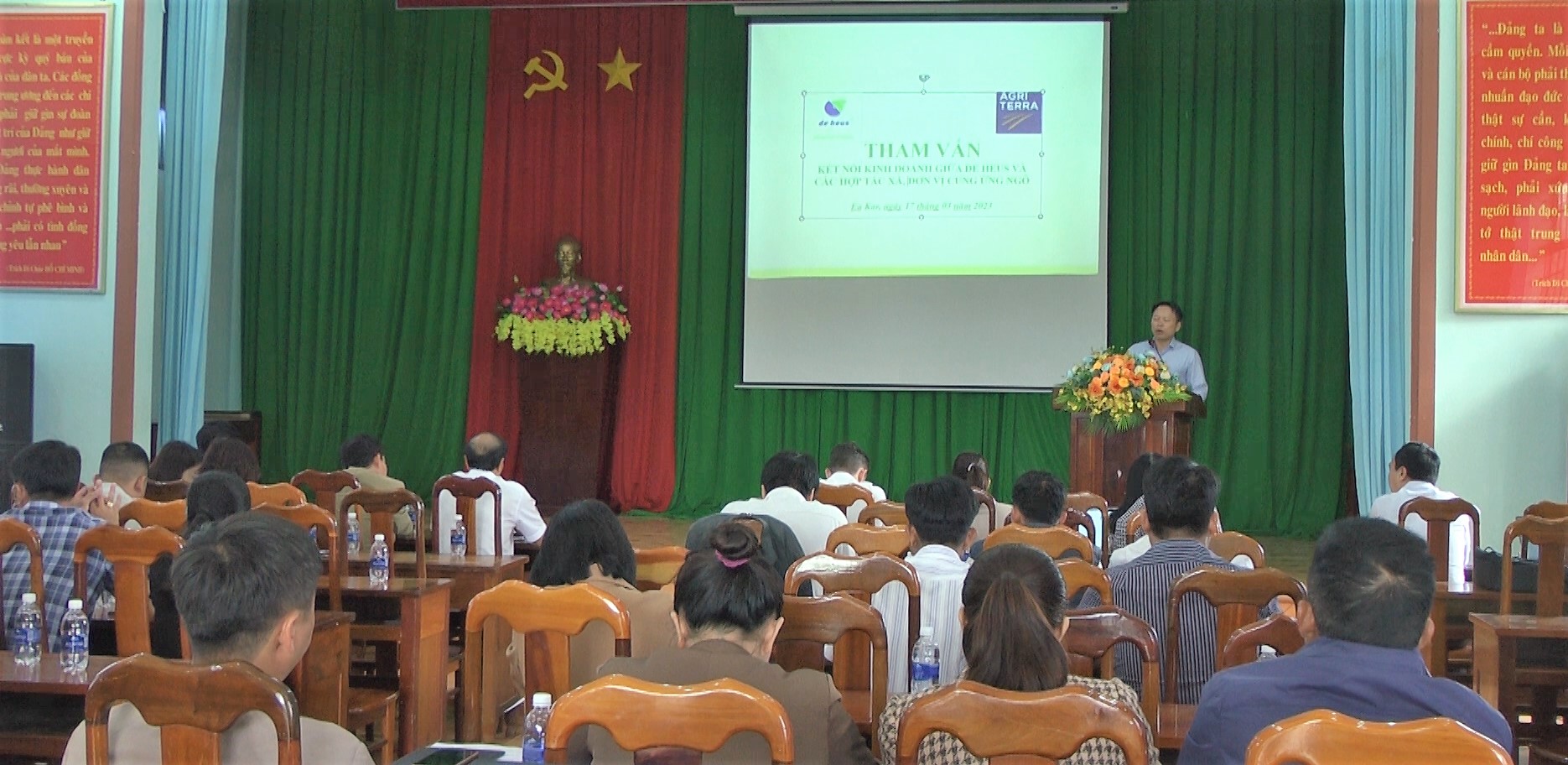 Tập đoàn De Hous họp tham vấn trồng Ngô.00_00_03_12.Still001